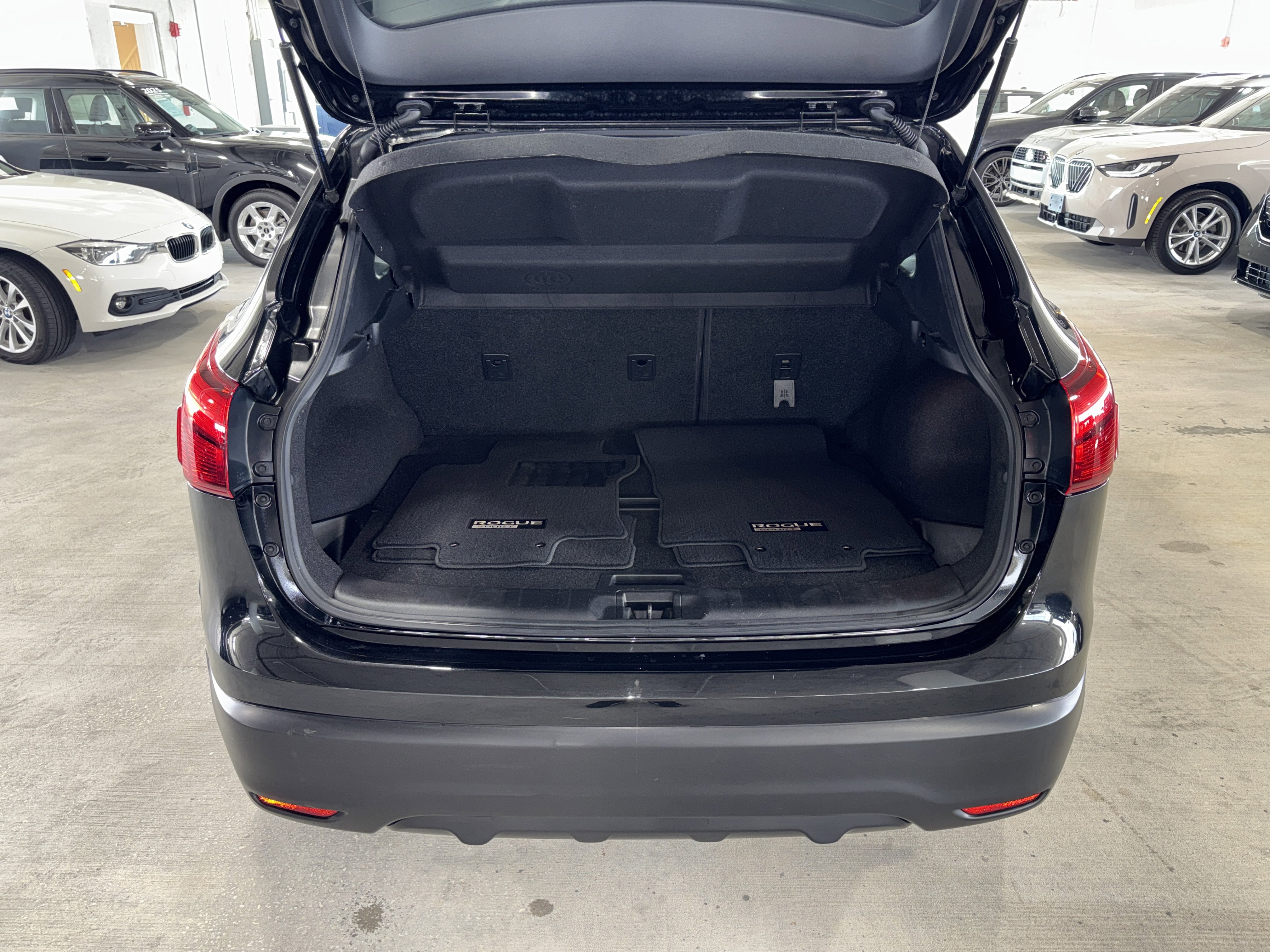 Used 2017 Nissan Rogue Sport SL w/ SL Premium Package FWD image 13