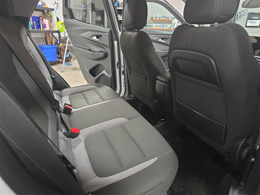 Certified 2025 Chevrolet TrailBlazer LT w/ Driver Confidence Package image 11