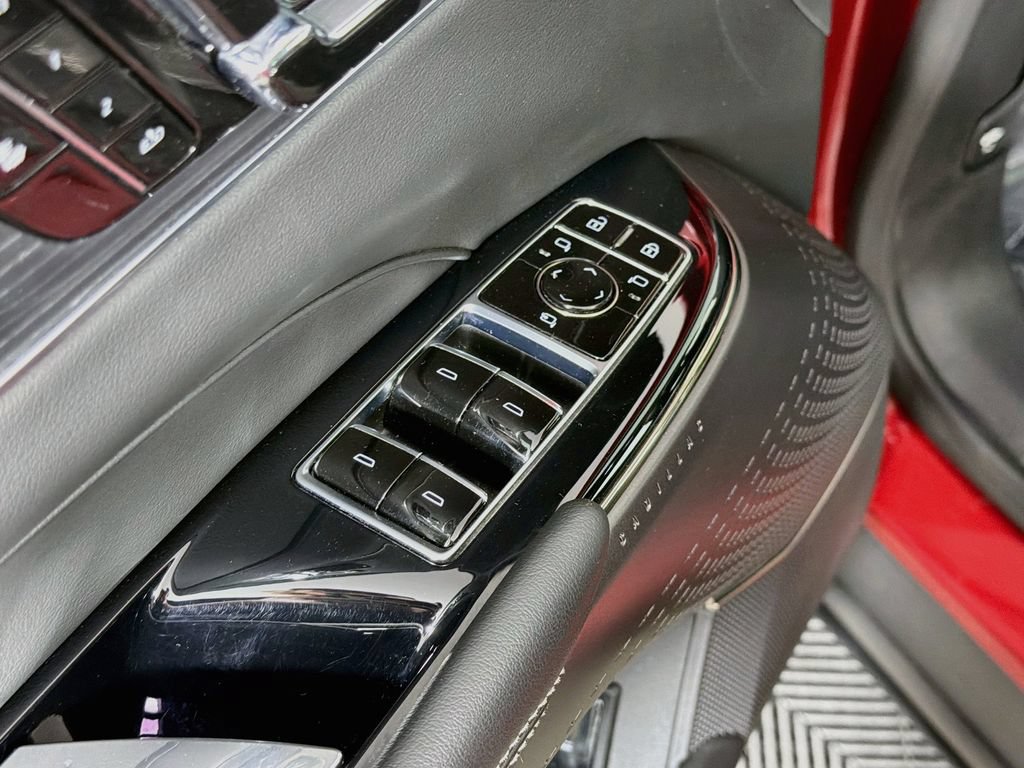 Used 2024 Cadillac Lyriq Luxury AWD/4WD image 33