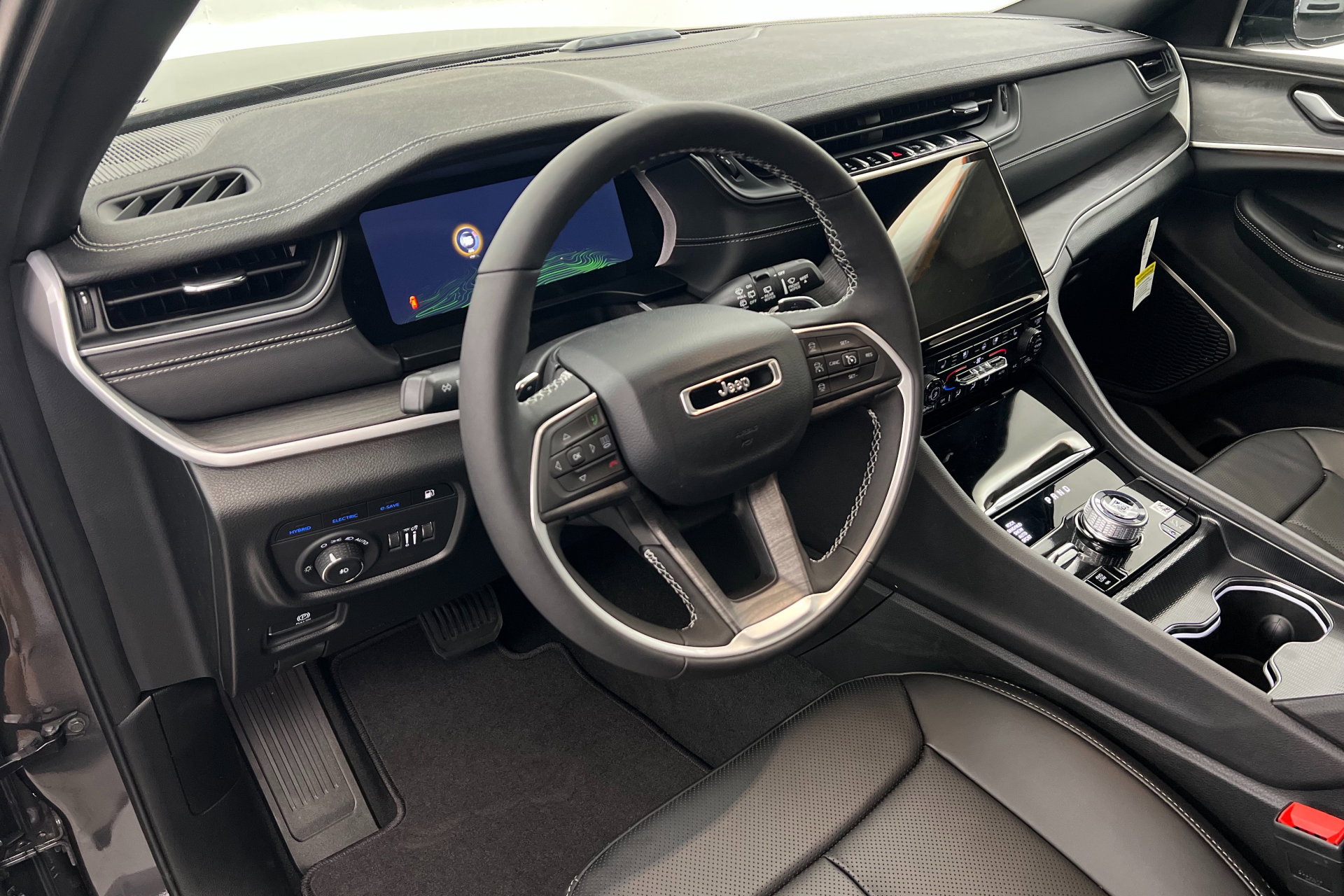 New 2024 Jeep Grand Cherokee Limited 4xe w/ Luxury Tech Group II image 15