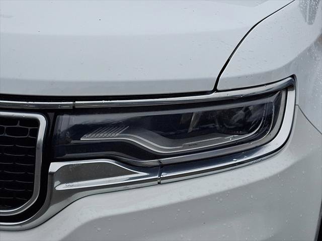 Certified 2024 Jeep Wagoneer L Series III w/ Flexible Seating Group image 4