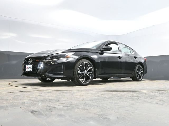 Used 2025 Nissan Altima 2.5 SR image 44