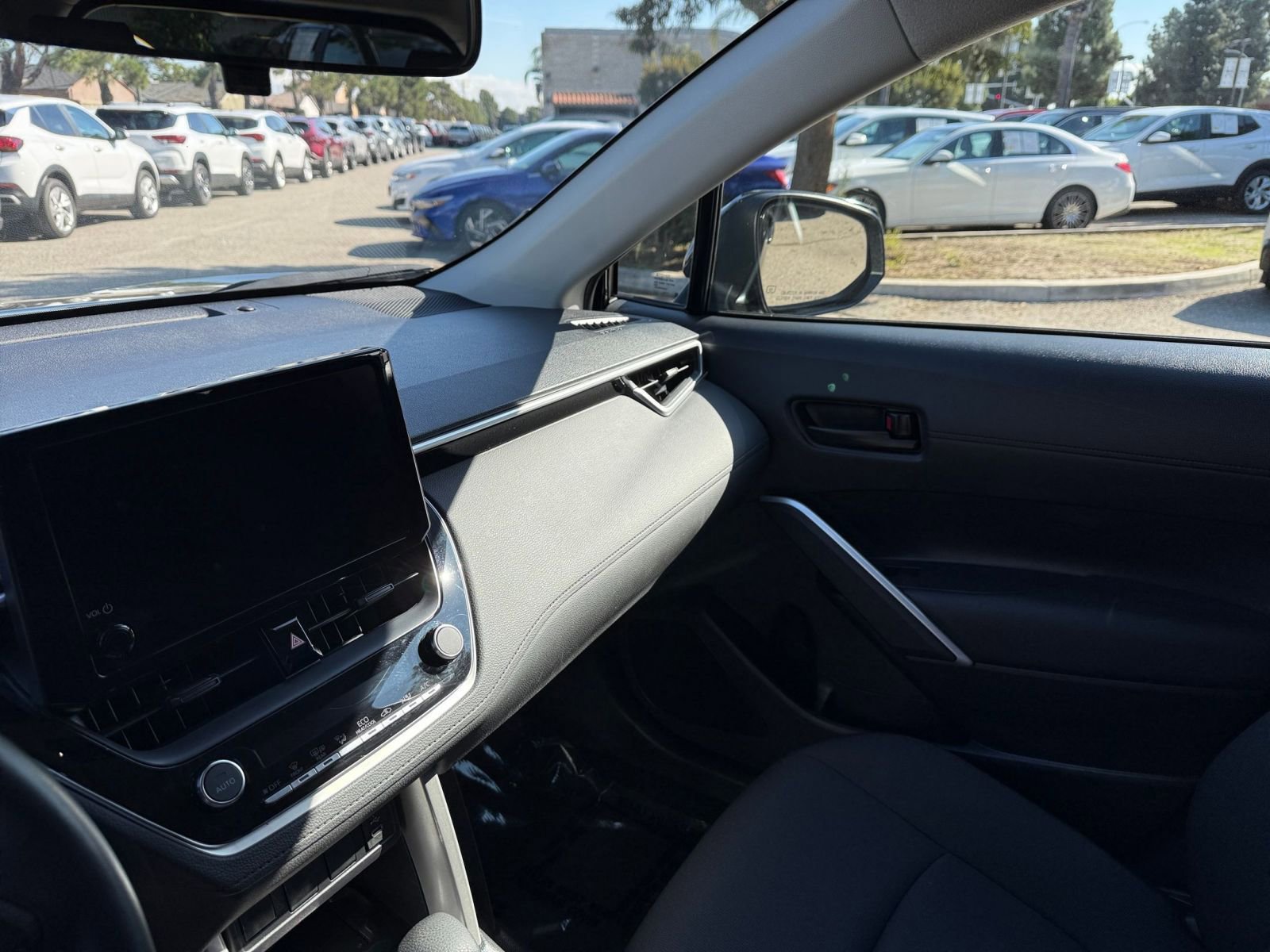 Used 2025 Toyota Corolla Cross LE image 31