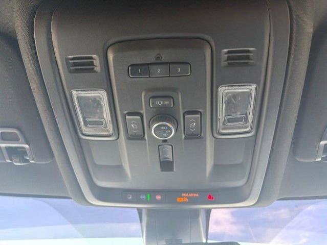 Used 2022 GMC Yukon Denali AWD/4WD image 15