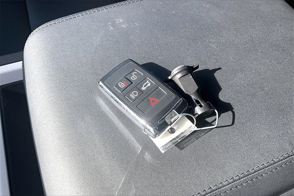 Used 2025 Land Rover Defender 110 S image 10