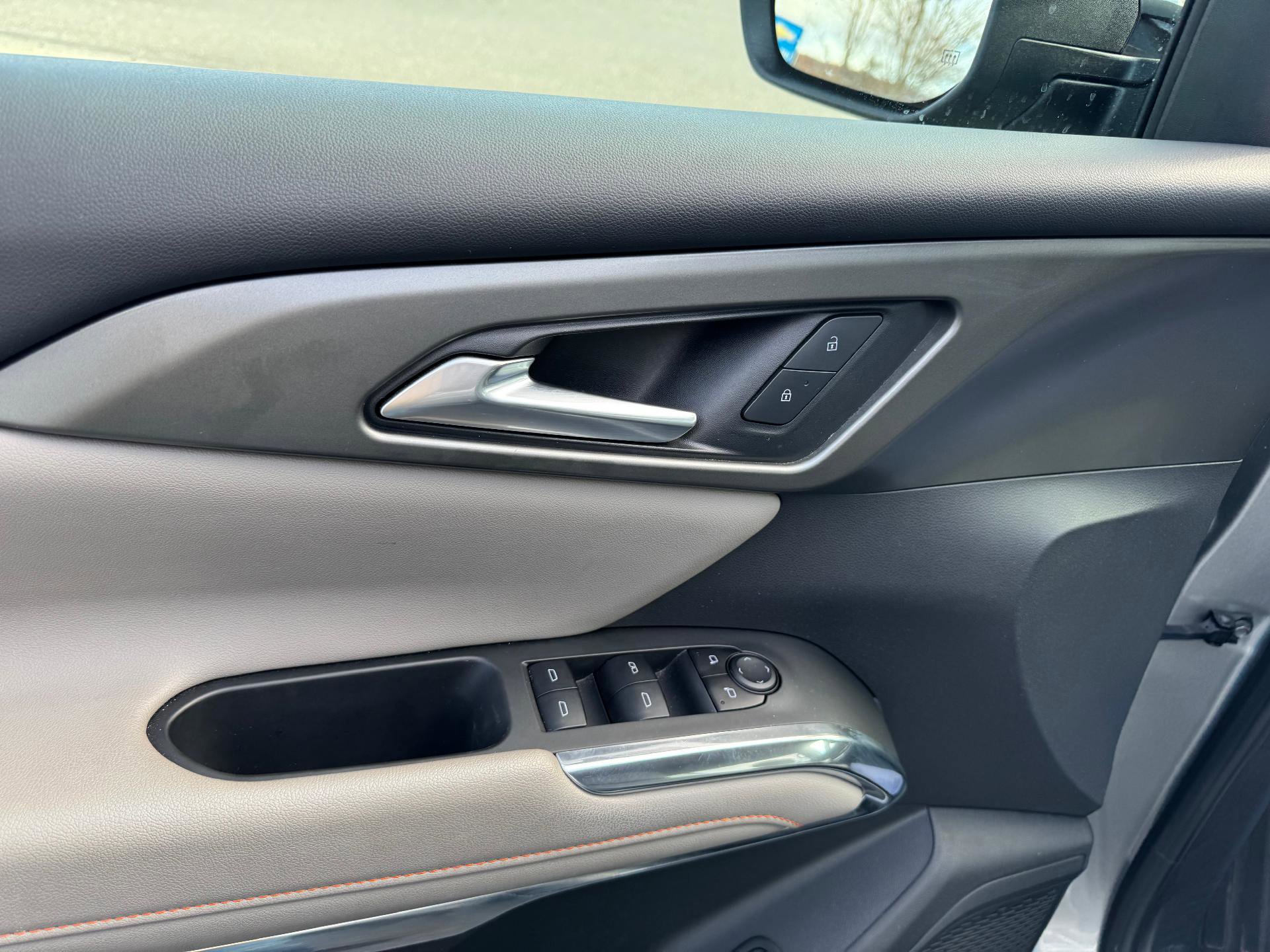 Used 2025 Chevrolet Traverse LT image 19