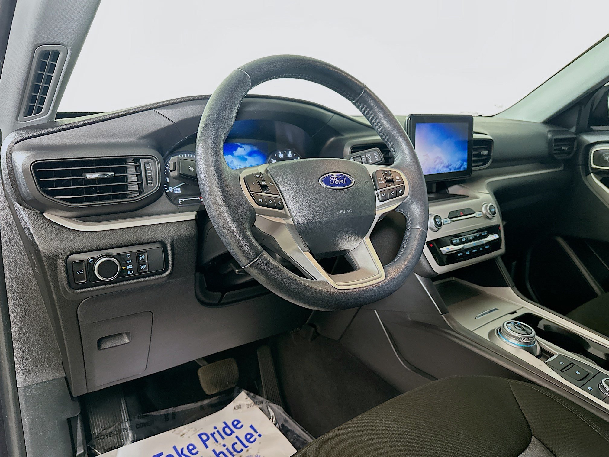 Used 2023 Ford Explorer XLT AWD/4WD image 9