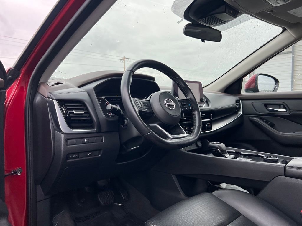 Used 2022 Nissan Rogue SV w/ SV Premium Package image 11