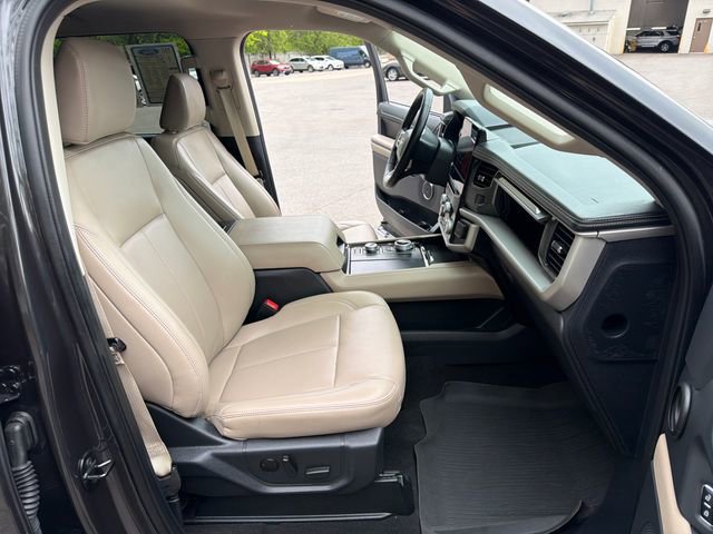 Used 2024 Ford Expedition XLT AWD/4WD image 26