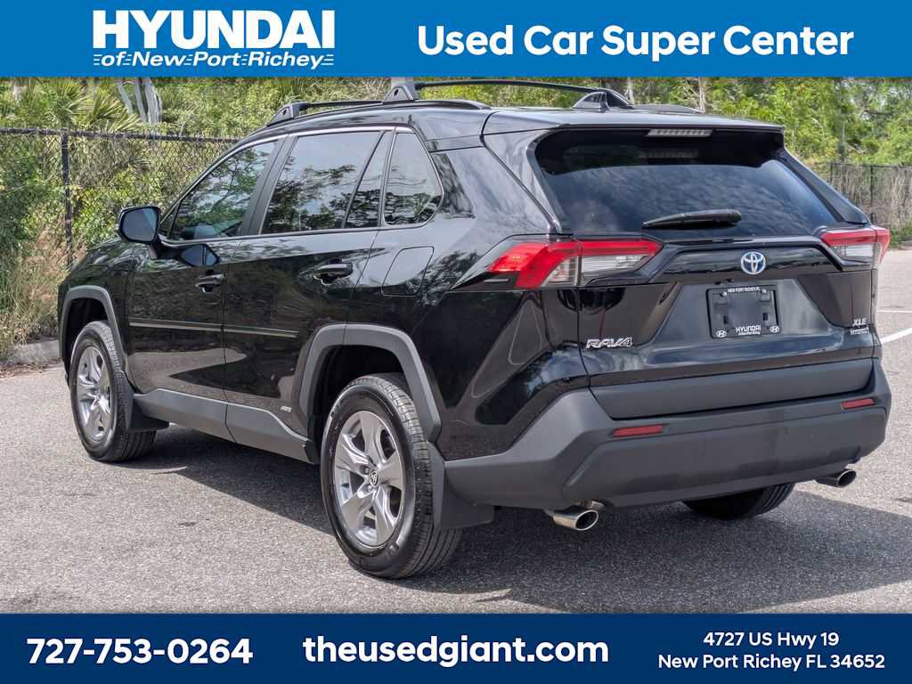 Used 2024 Toyota RAV4 XLE w/ Convenience Package image 3