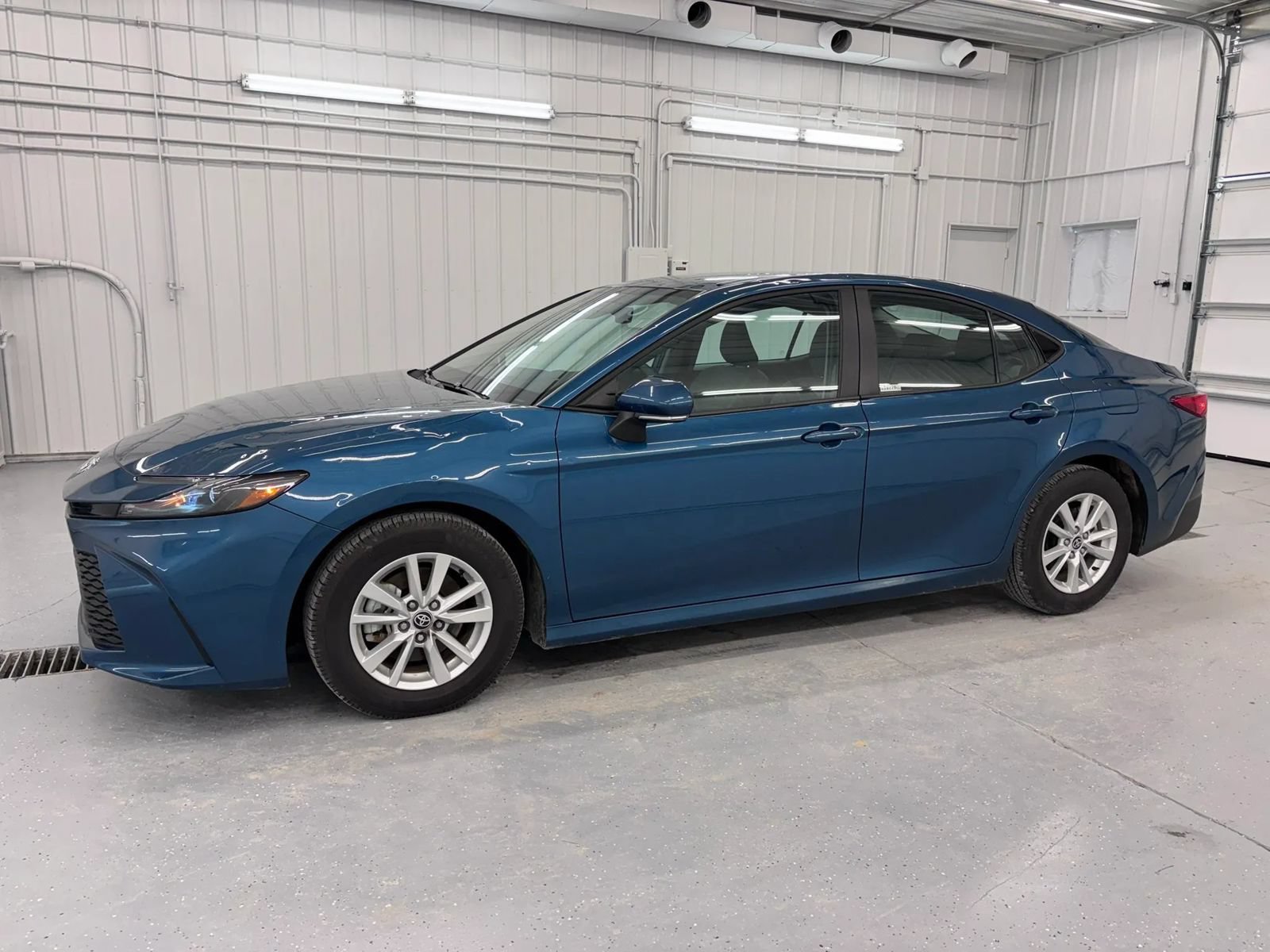 Used 2026 Toyota Camry LE w/ Convenience Package FWD image 1