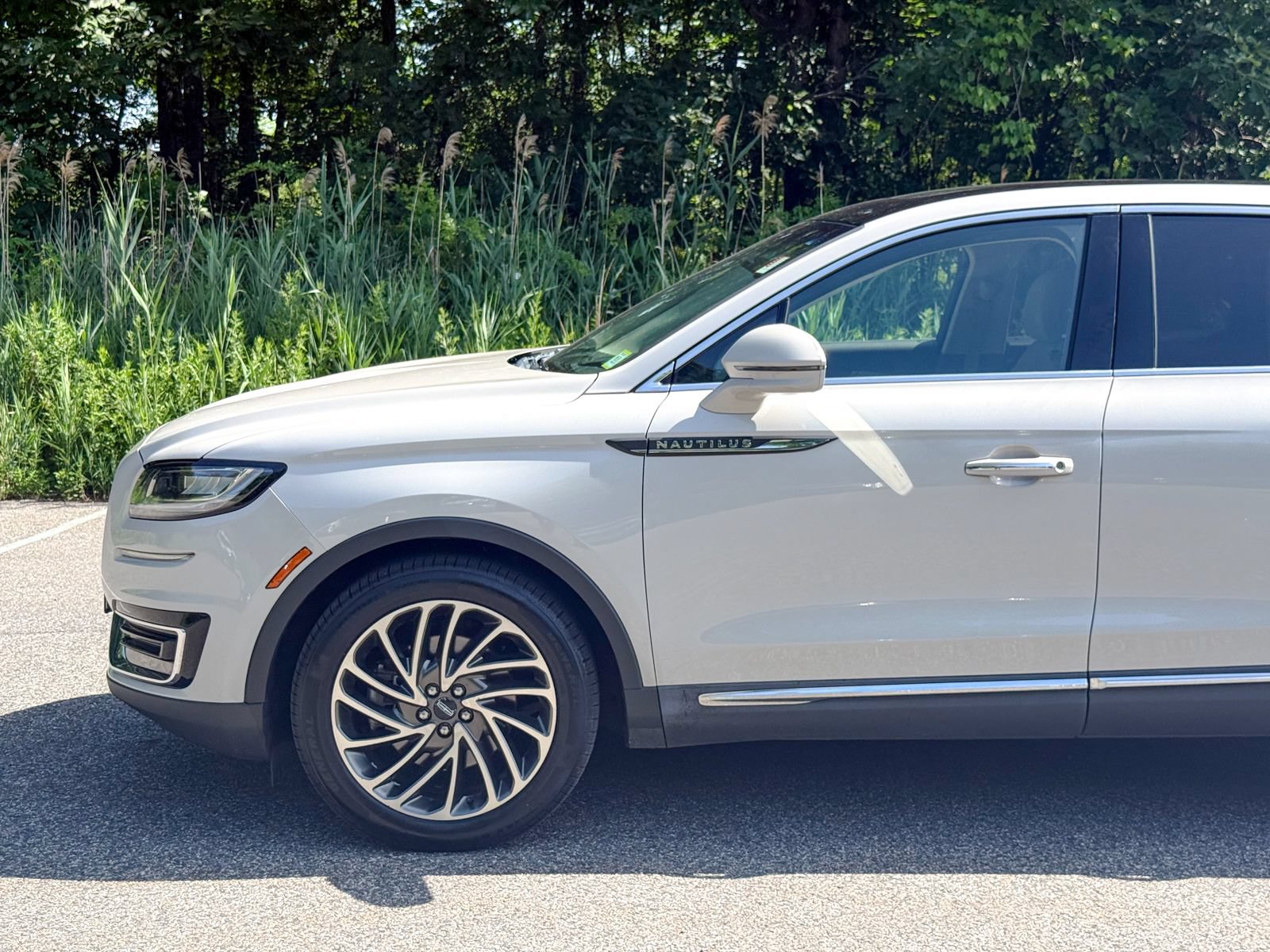 Used 2019 Lincoln Nautilus Reserve w/ Class II Trailer Tow Package AWD/4WD image 9