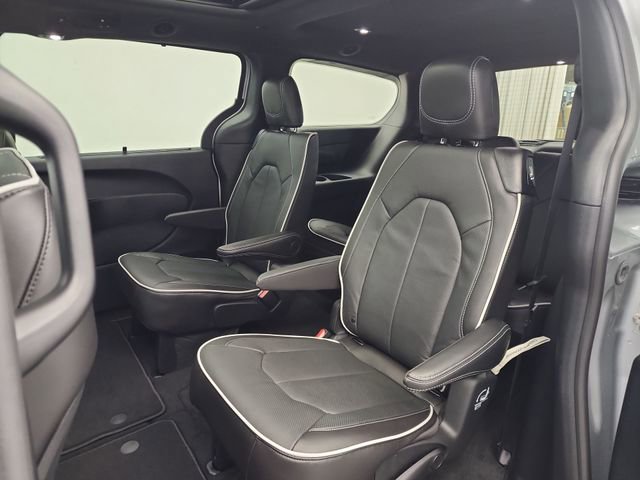 New 2026 Chrysler Pacifica Limited w/ S Appearance Package image 26