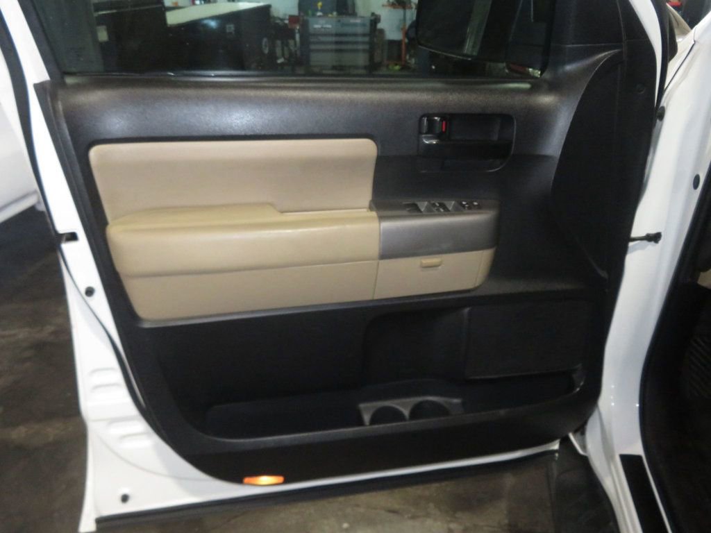 Used 2016 Toyota Sequoia SR5 AWD/4WD image 17