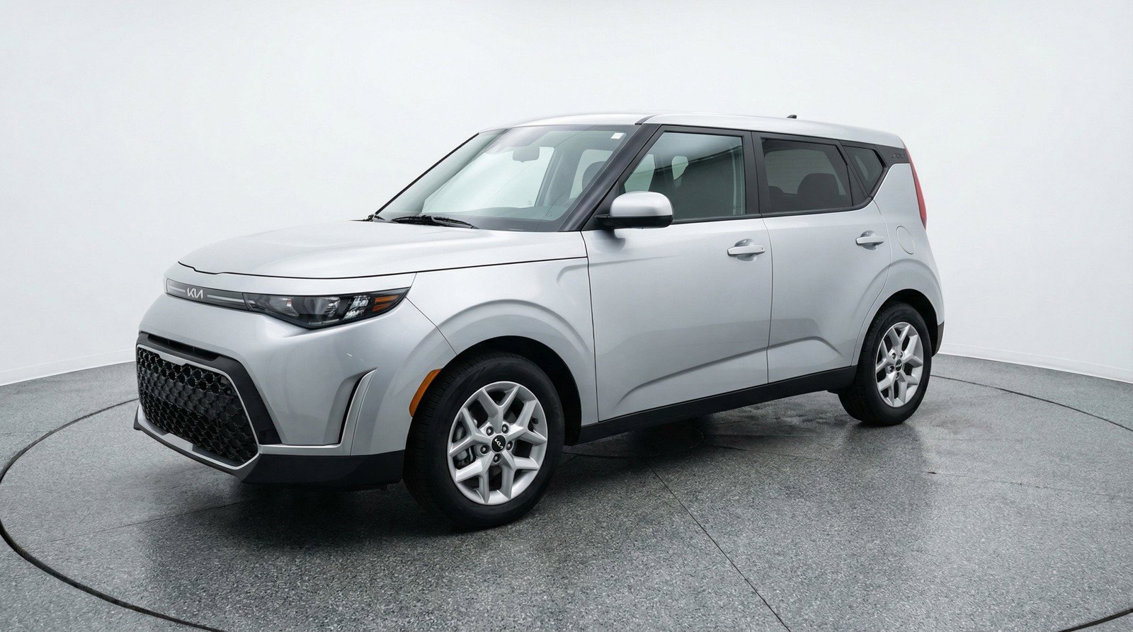 Used 2025 Kia Soul LX w/ LX Technology Package FWD image 3