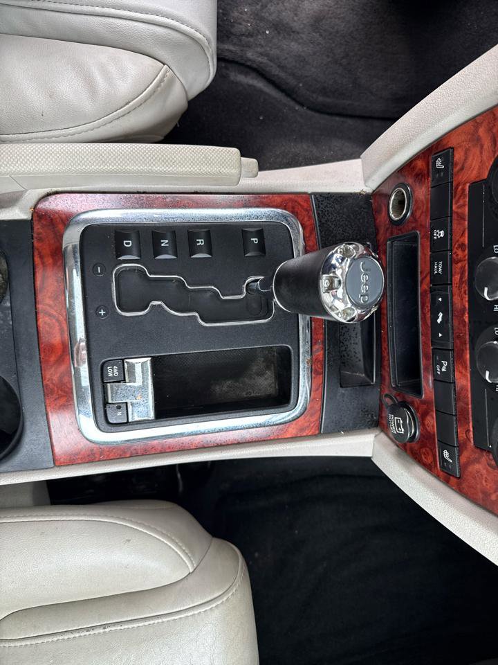 Used 2006 Jeep Commander Limited w/ Trailer Tow Group IV image 10