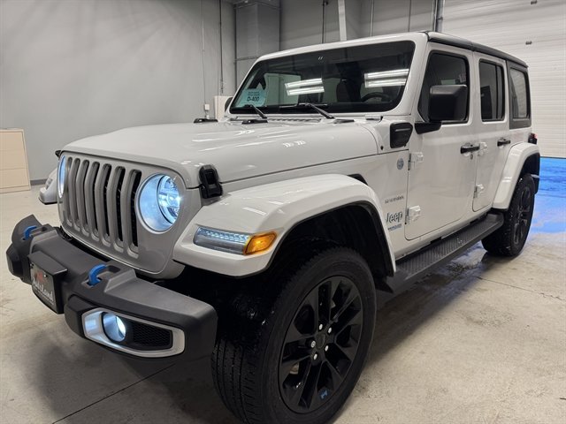 Used 2022 Jeep Wrangler Unlimited Sahara w/ Cold Weather Group image 3