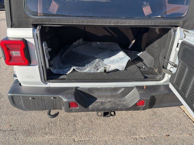 Used 2024 Jeep Wrangler Sahara w/ Safety Group image 5