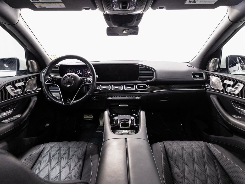 Used 2024 Mercedes-Benz Maybach GLS 600 4MATIC image 27
