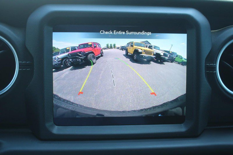 Used 2022 Jeep Wrangler Unlimited Sahara w/ Cold Weather Group image 22