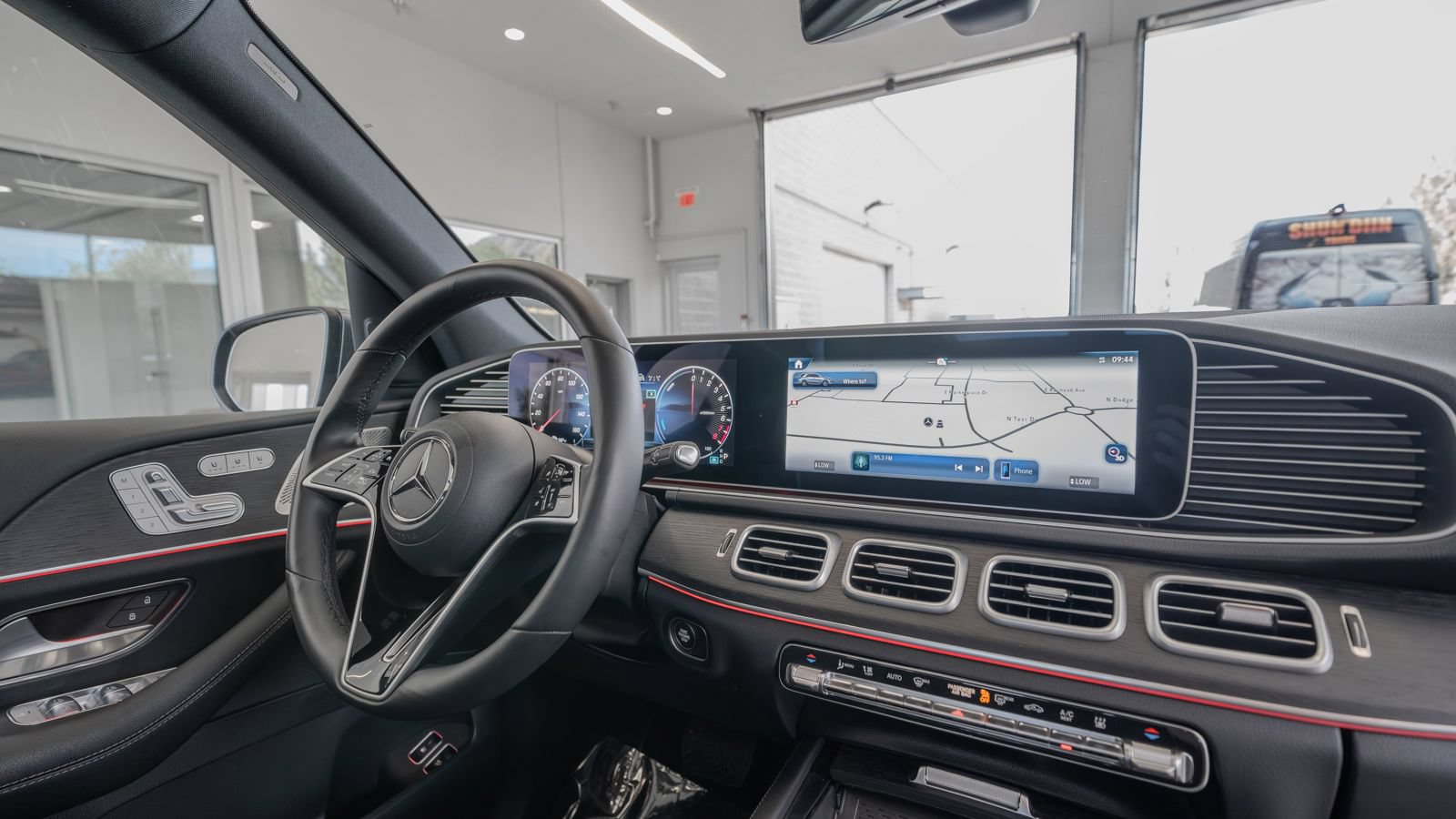 Used 2025 Mercedes-Benz GLE 450e 4MATIC image 19