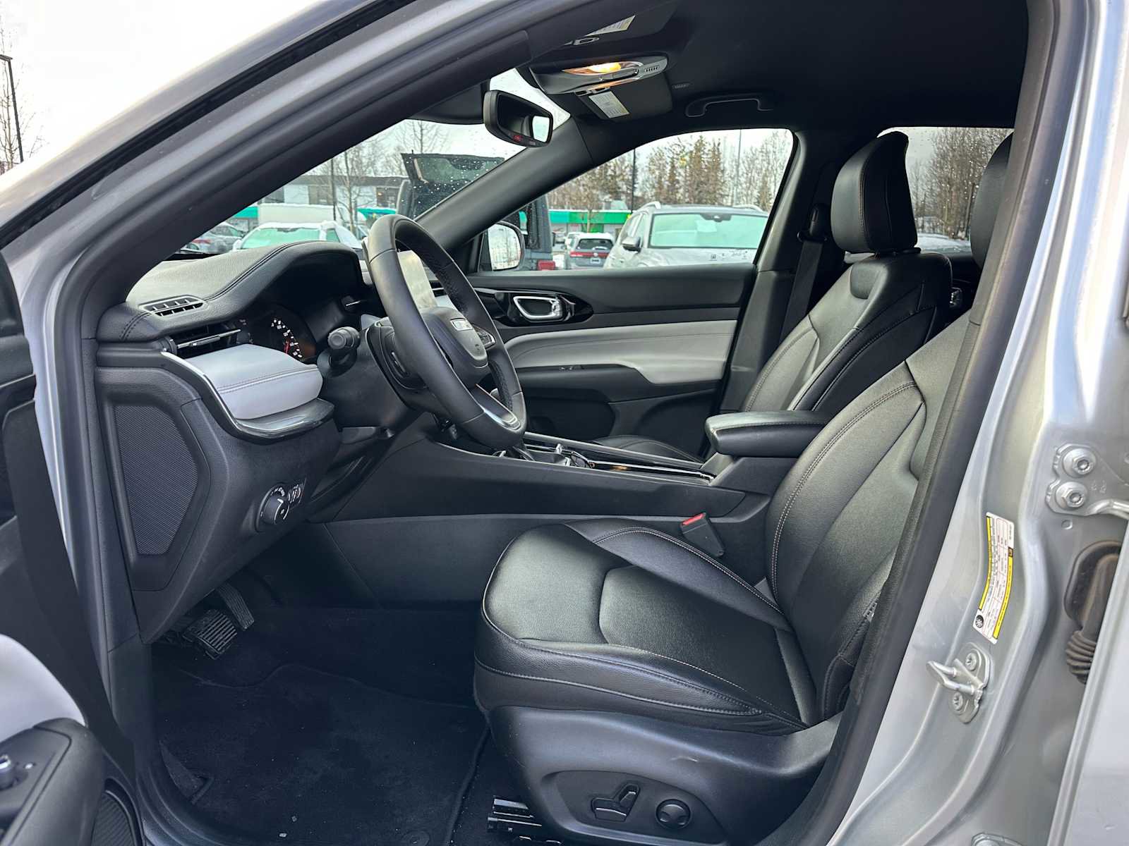 Used 2024 Jeep Compass Limited image 20