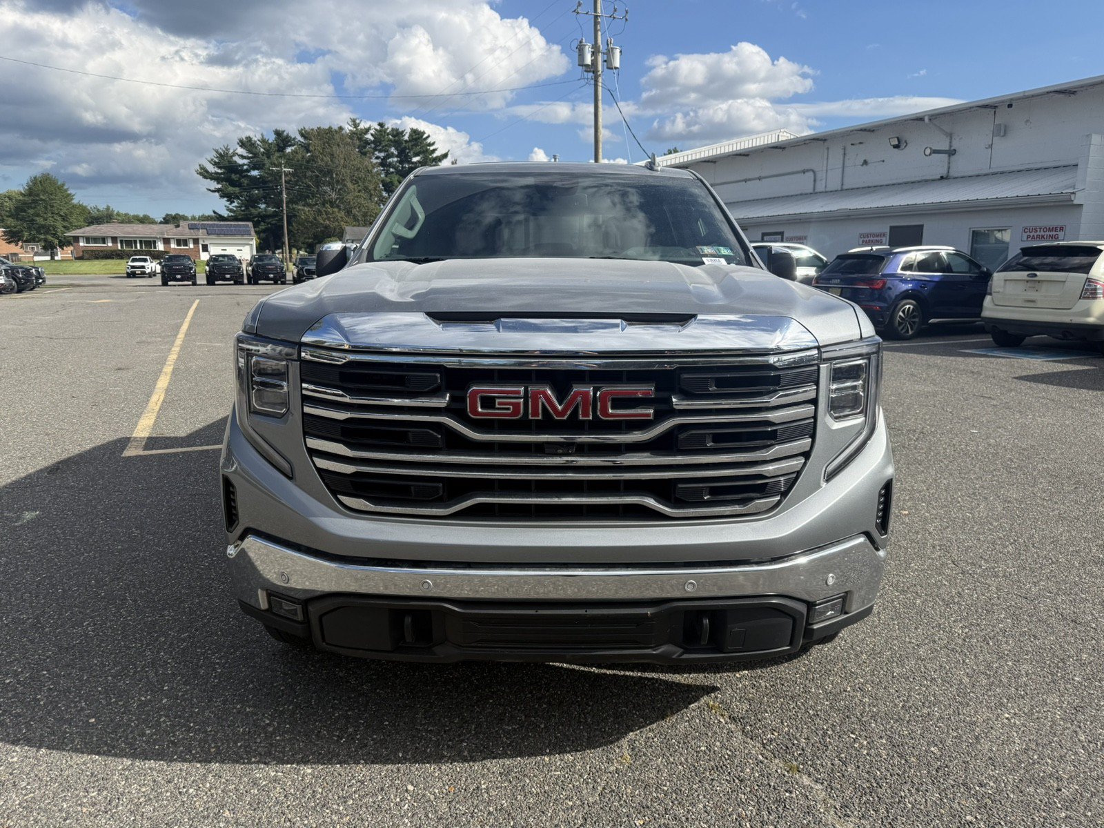 Used 2024 GMC Sierra 1500 SLT w/ SLT Premium Plus Package AWD/4WD image 8