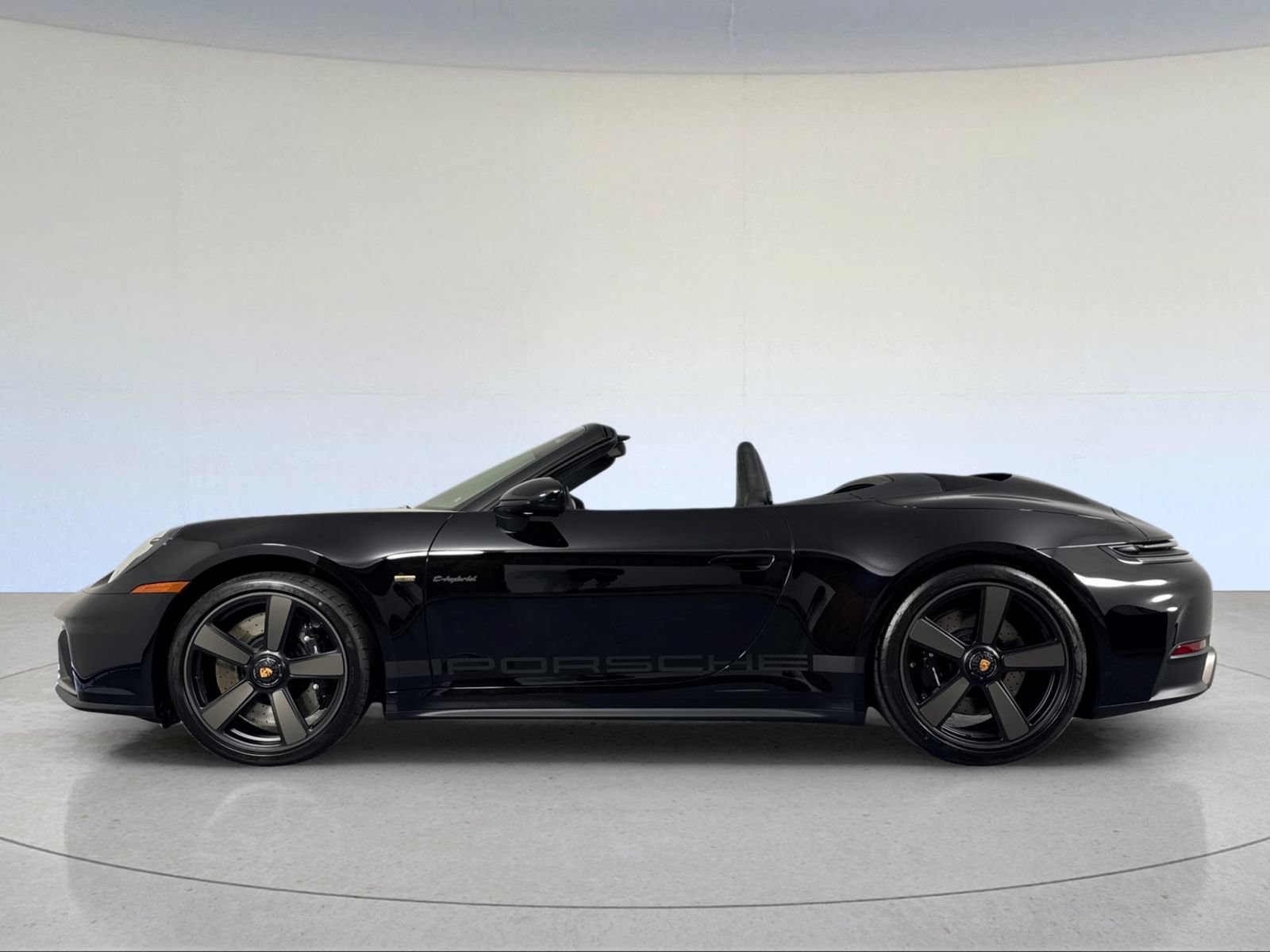 New 2026 Porsche 911 GTS RWD image 2