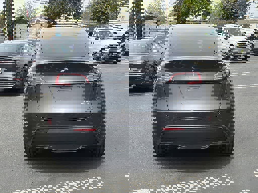 Used 2024 Tesla Model Y Long Range AWD/4WD image 5
