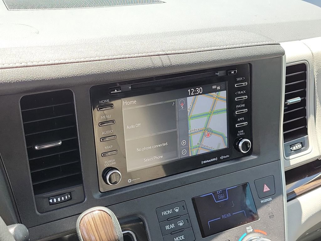 Used 2020 Toyota Sienna XLE w/ XLE Navigation Package FWD image 29