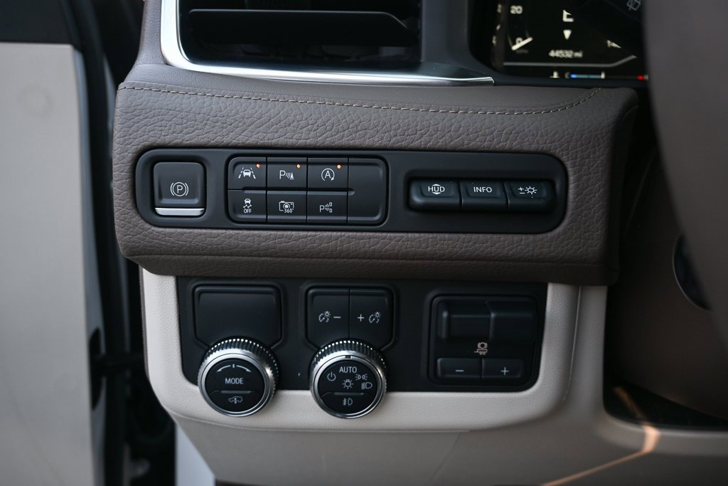 Used 2023 GMC Yukon Denali w/ Denali Reserve Package image 9