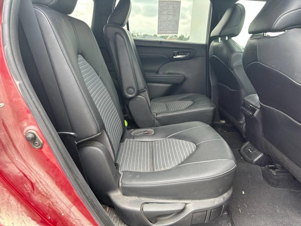 Used 2021 Toyota Highlander XSE AWD/4WD image 30