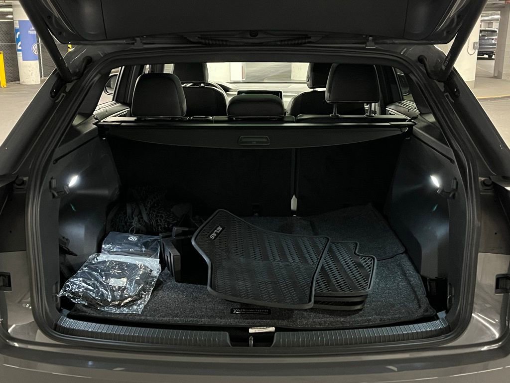 Used 2024 Volkswagen Atlas Cross Sport SE w/ Panoramic Sunroof Package image 37