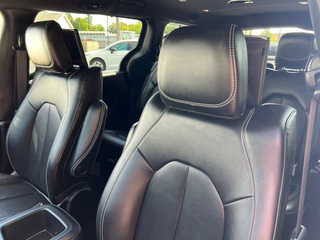 Used 2025 Chrysler Pacifica Select w/ Uconnect Theater Family Group AWD/4WD image 14