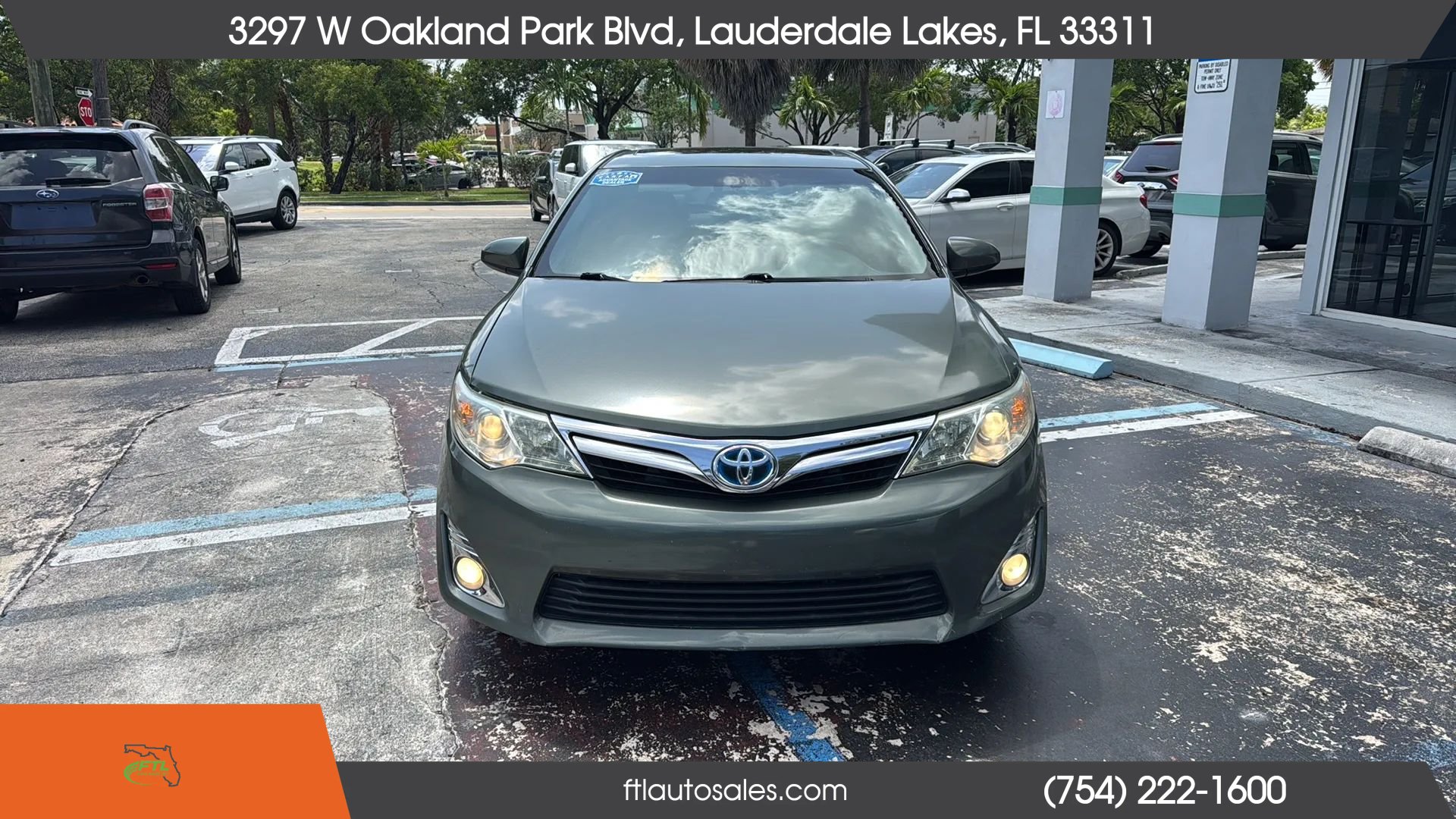 Used 2013 Toyota Camry XLE w/ Leather Pkg FWD image 4