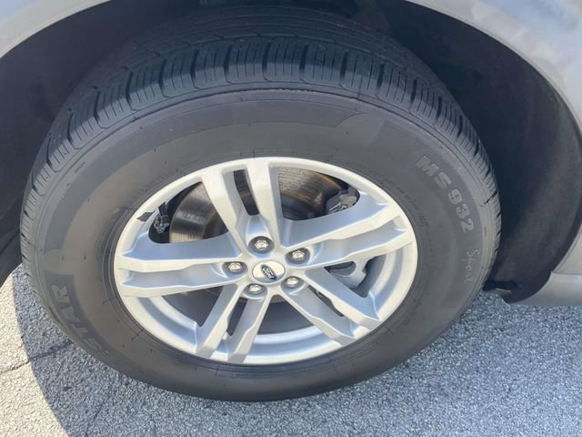 Used 2022 Ford Explorer XLT w/ Equipment Group 202A AWD/4WD image 11