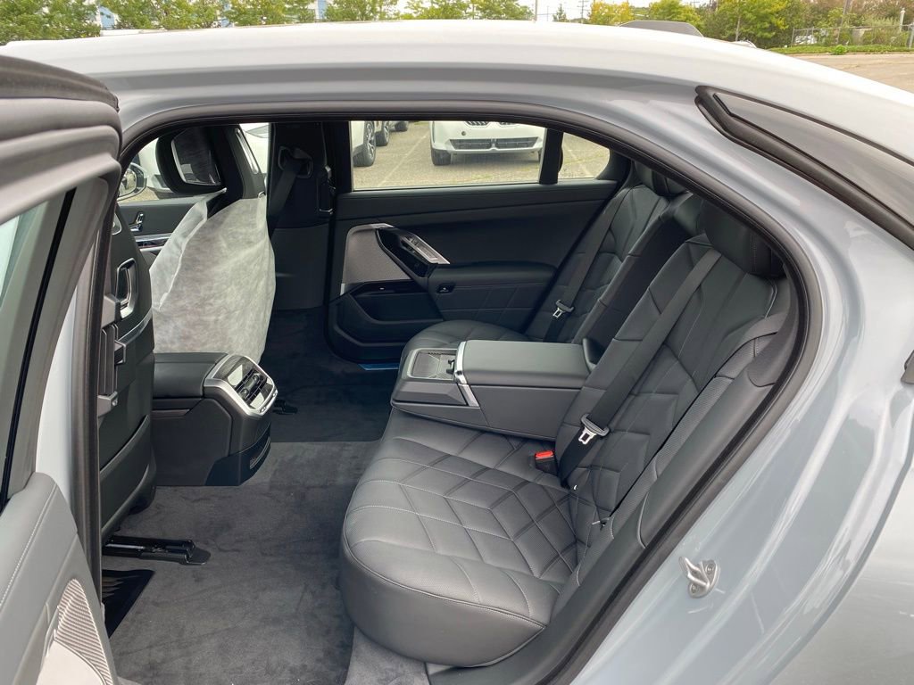 New 2026 BMW 750e xDrive w/ Executive Package image 8