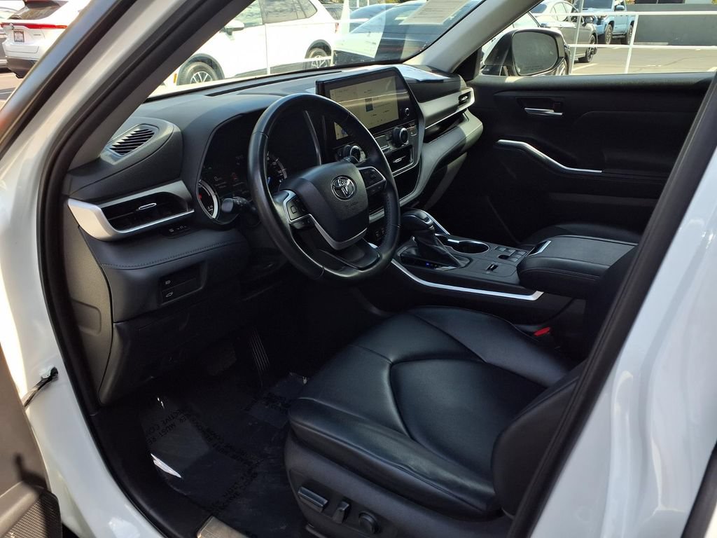 Used 2023 Toyota Highlander XLE w/ Protection Package #3 (TMS) AWD/4WD image 16
