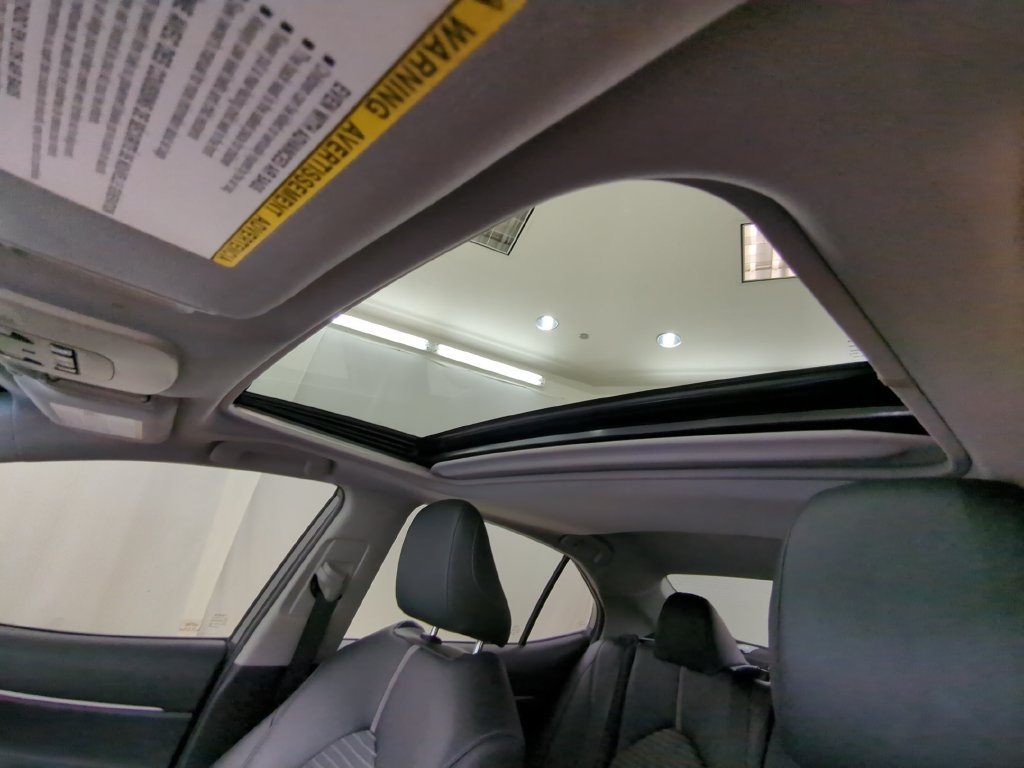 Used 2018 Toyota Camry SE w/ Moonroof Package FWD image 17