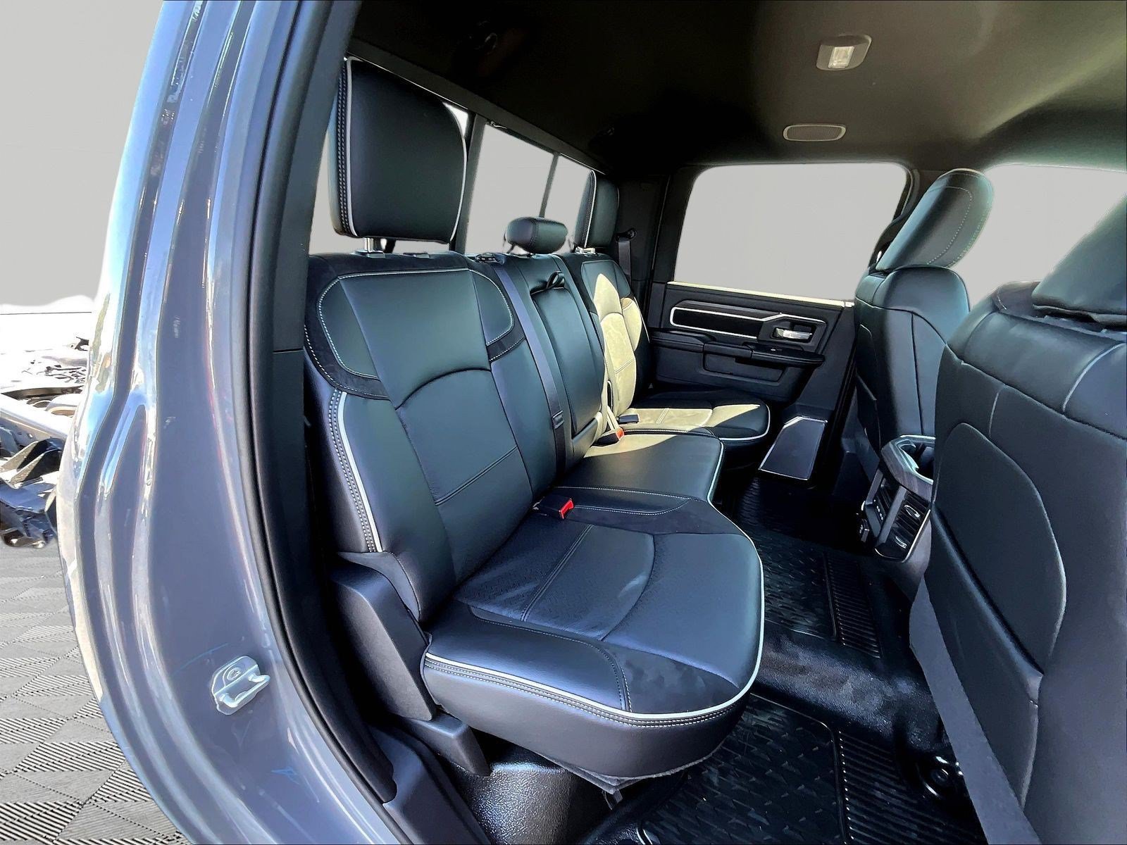 New 2027 RAM 4500 4x4 Crew Cab DRW w/ Laramie Trim Package image 11