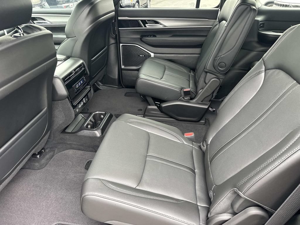 New 2026 Jeep Grand Wagoneer 4WD image 15