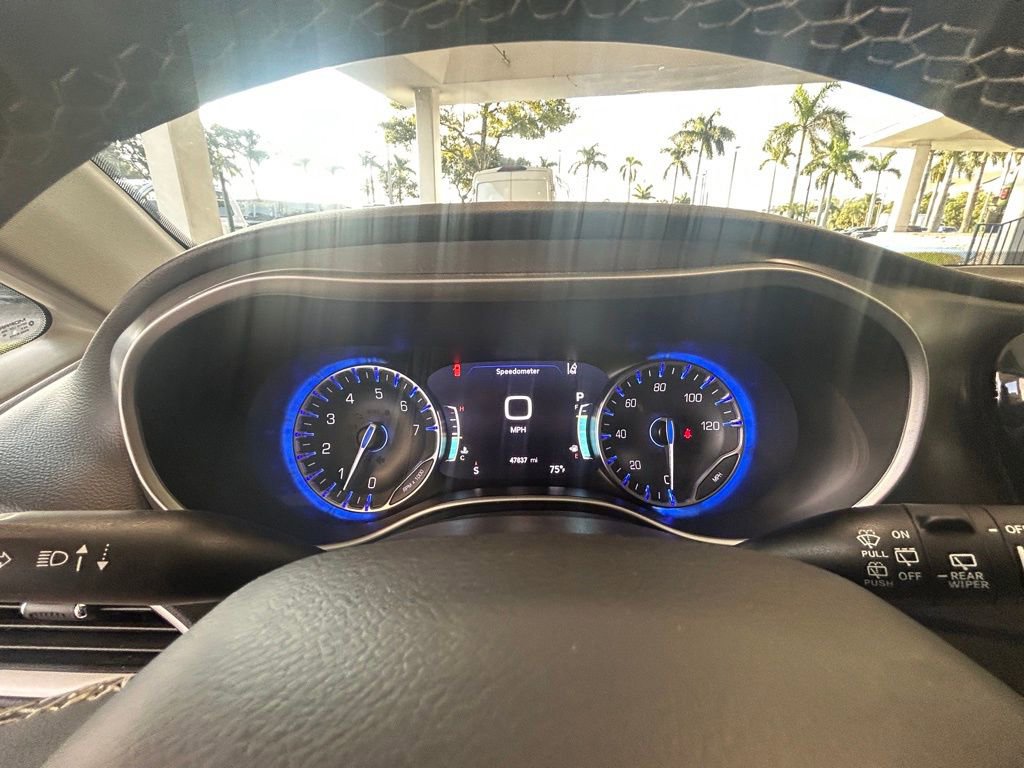 Used 2024 Chrysler Pacifica Touring-L image 41