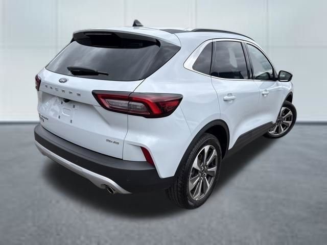Used 2025 Ford Escape Platinum image 4