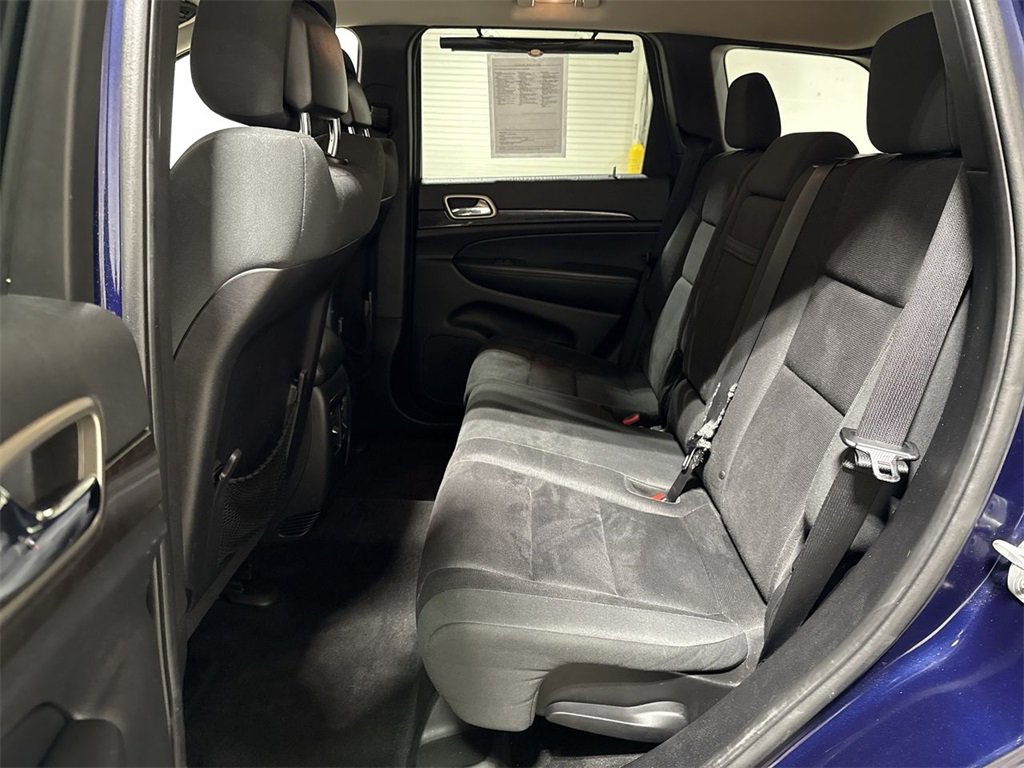 Used 2012 Jeep Grand Cherokee Laredo w/ Laredo E Group image 21