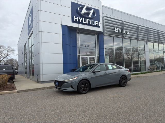 Certified 2022 Hyundai Elantra SEL w/ Convenience Package image 2