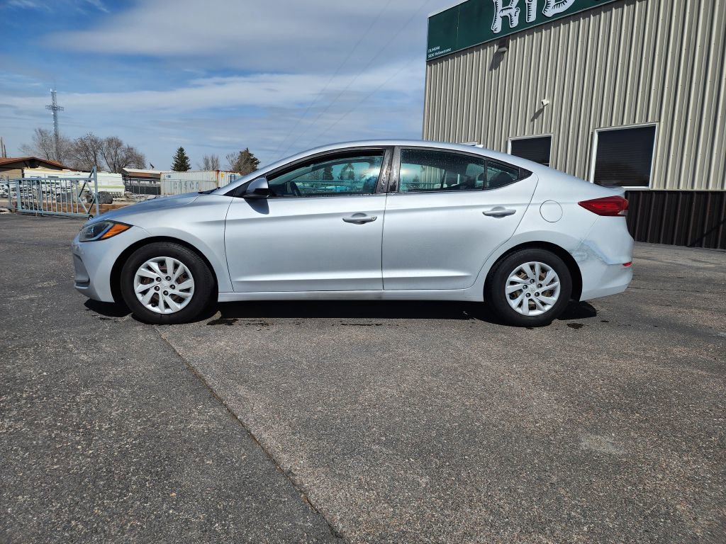 Used 2017 Hyundai Elantra SE FWD image 2
