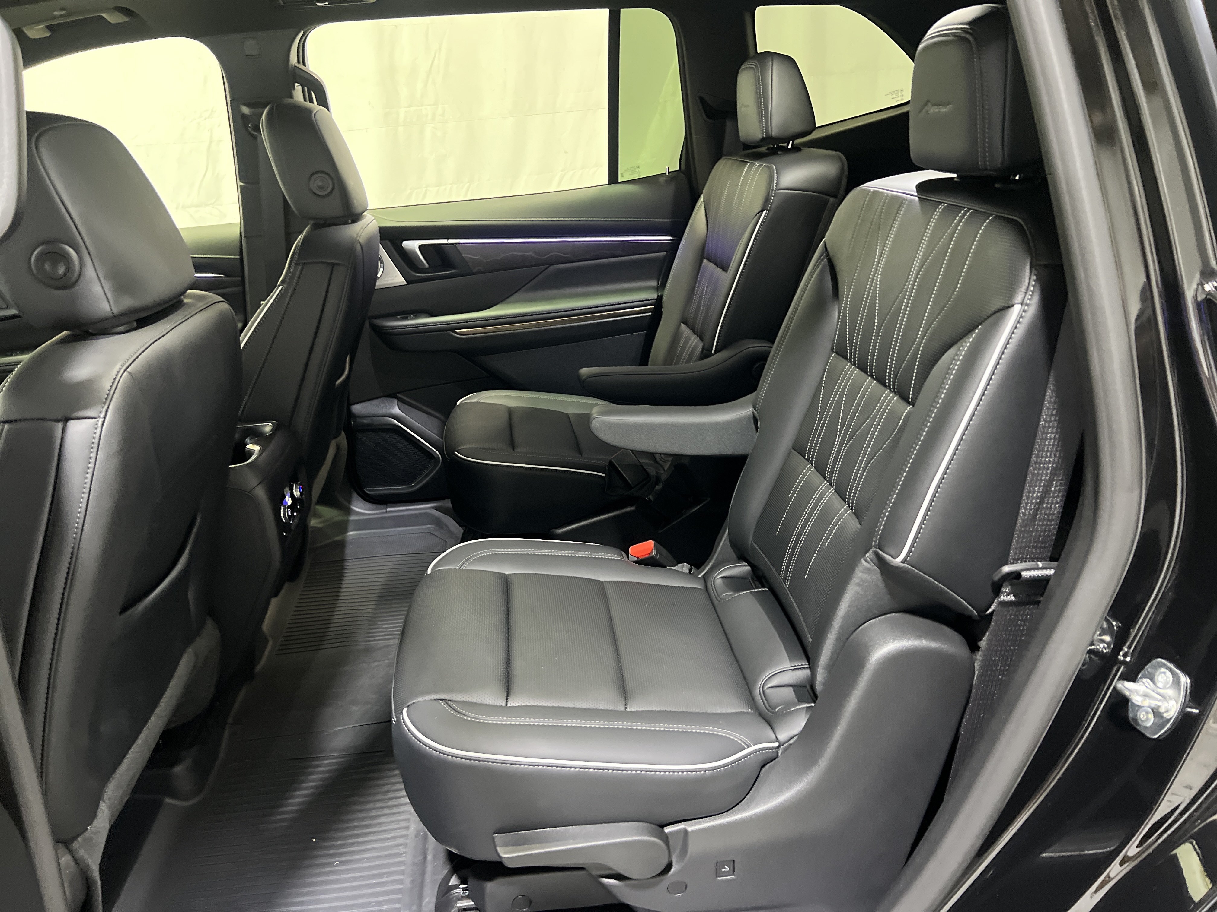 Certified 2026 Buick Enclave Avenir w/ Super Cruise Package AWD/4WD image 17