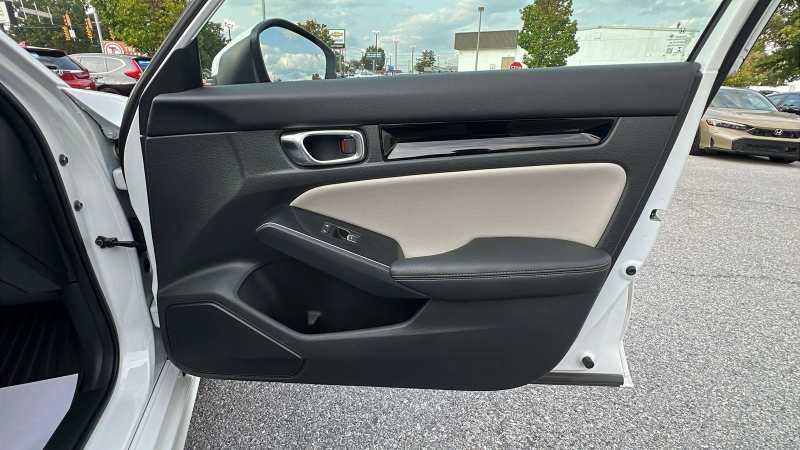 Used 2022 Honda Civic Touring image 12