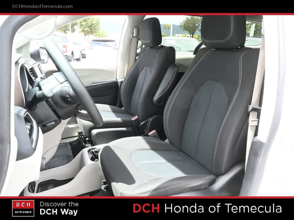 Used 2022 Chrysler Voyager LX FWD image 18