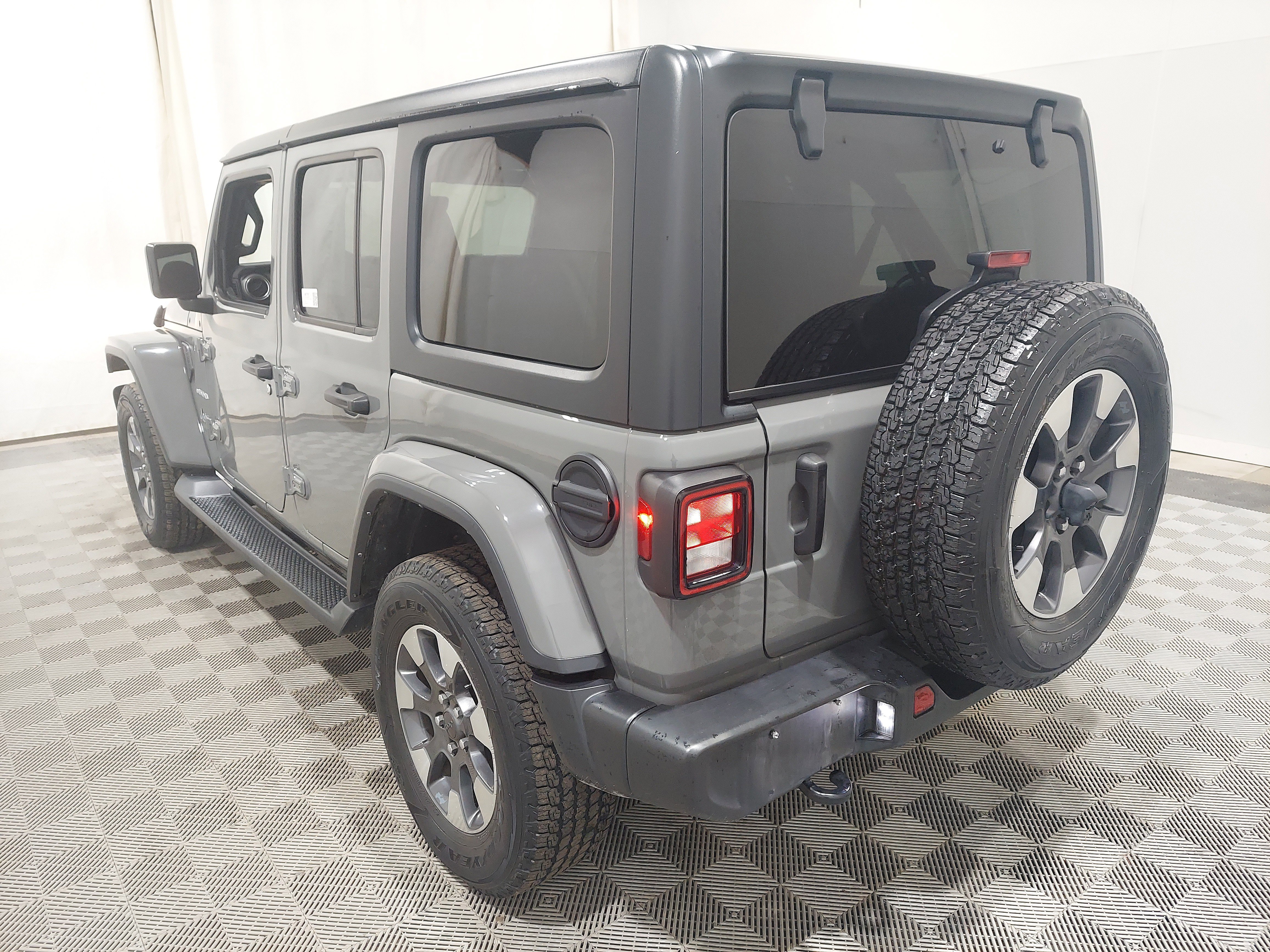 Used 2021 Jeep Wrangler Unlimited Sahara w/ Uconnect 4C Nav & Sound Group AWD/4WD image 2